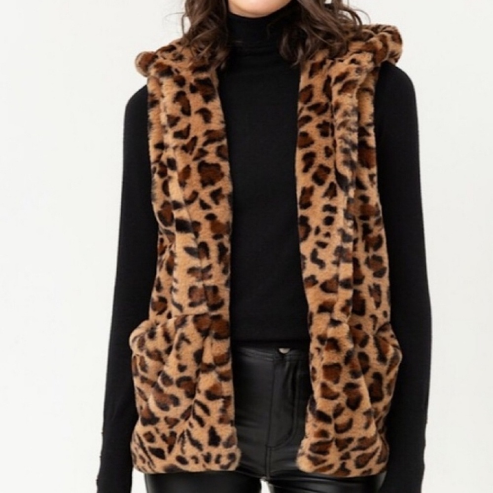 ⭐BOUTIQUE SALE⭐Sleeveless leopard faux fur vest